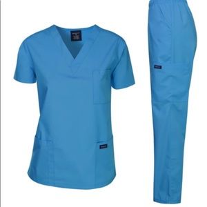 Woman Dagacci scrub set turquoise smoke free home